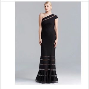 Black Tadashi Shoji formal dress. Size L.  One shoulder with side zip. Gorgeous!